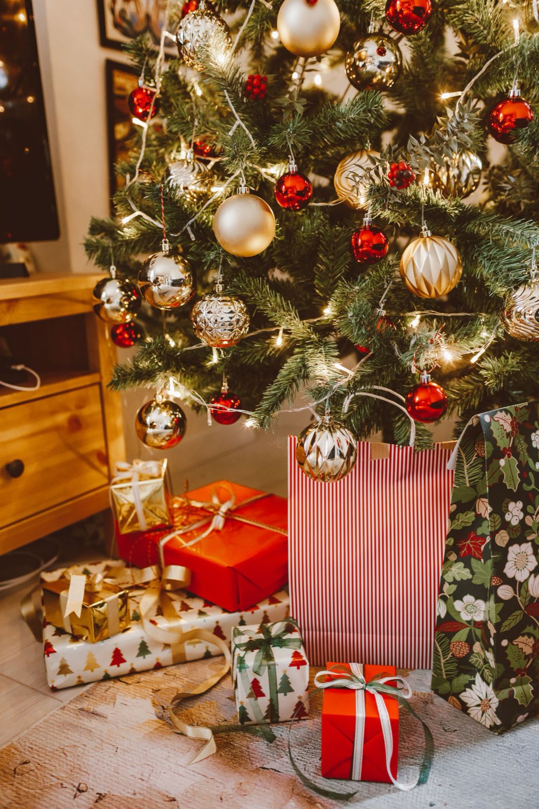 Christmas Tree Set-Up & Decorating